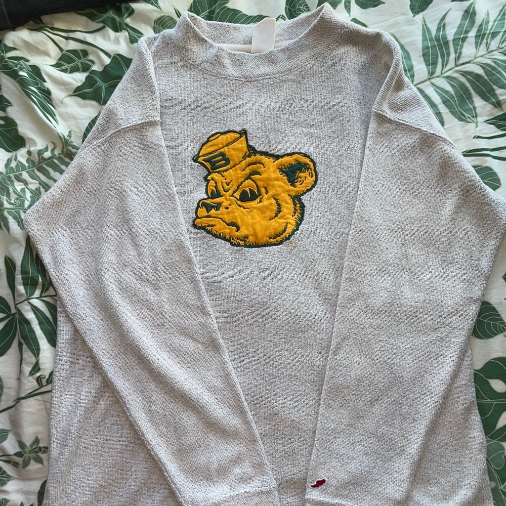 Baylor university sweatshirt.